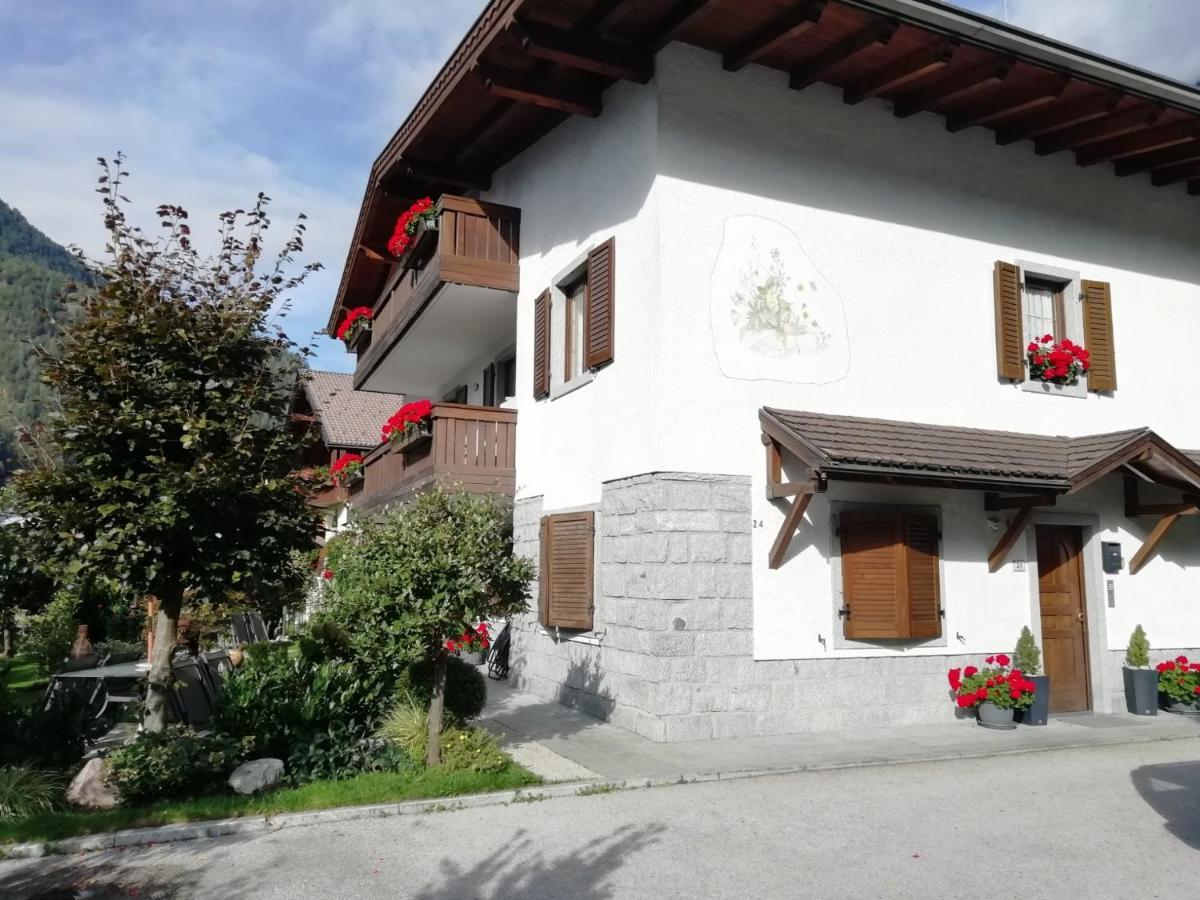Appartamento Con Giardino Carisolo Zewnętrze zdjęcie
