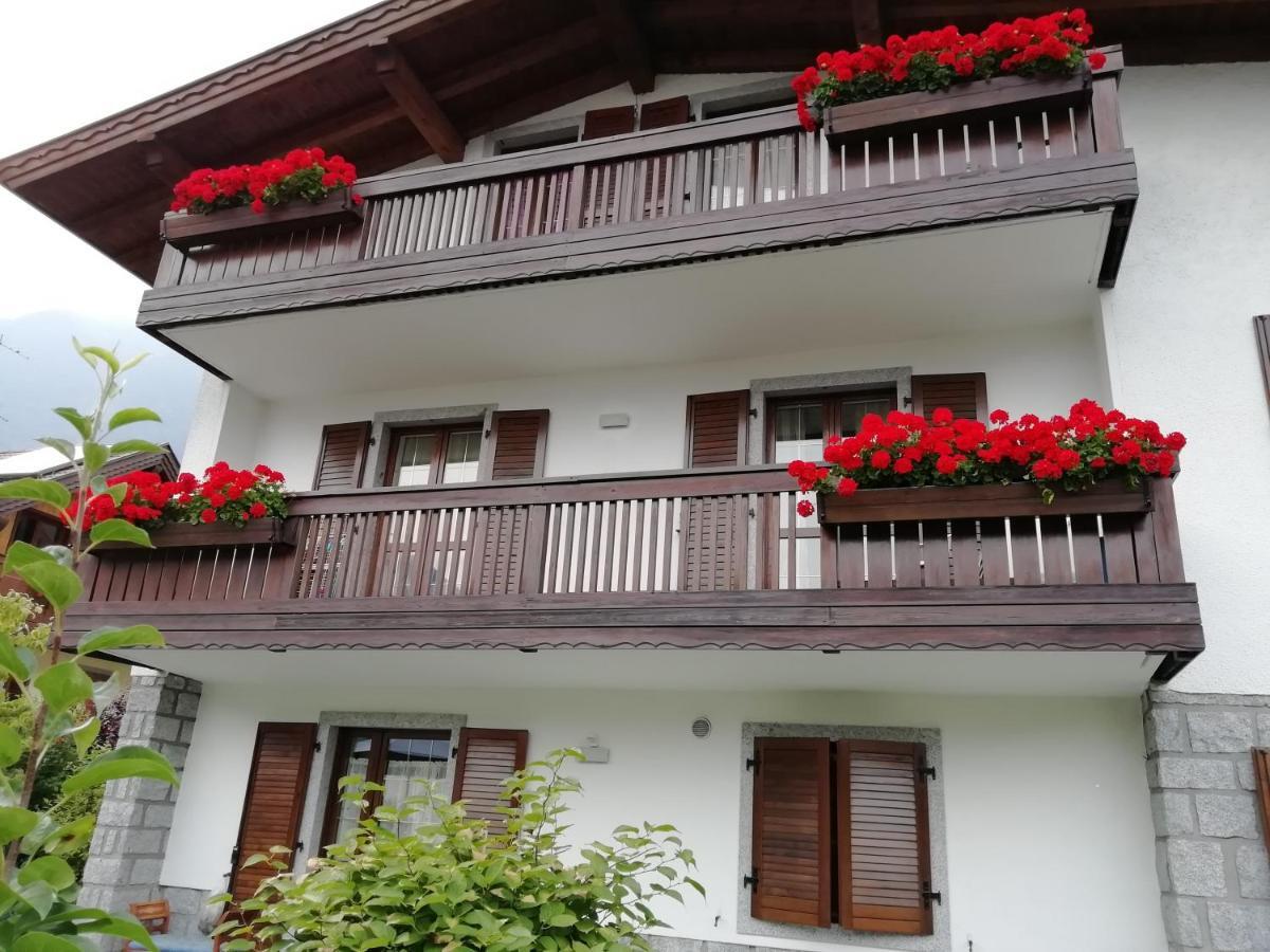 Appartamento Con Giardino Carisolo Zewnętrze zdjęcie